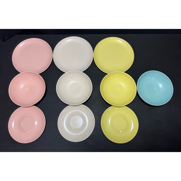 10 MCM Stetson Melmac Plates Saucers Bowls Plates Pastel Dinnerware Retro Vtg - Picture 1 of 10